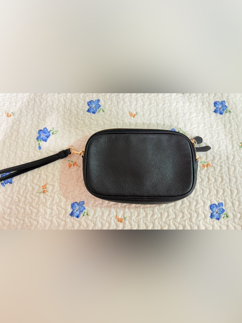 Coach Black Pebbled Leather Wristlet with Gold-Tone Hardware and Zip-Up Closure - Picture 2 of 9